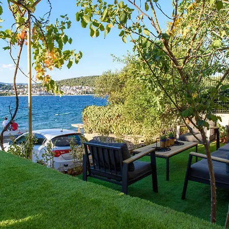 Holiday home Awesome In Okrug Gornji With Wifi Trogir