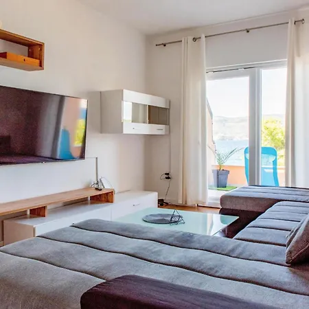 Awesome In Okrug Gornji With Wifi Holiday home