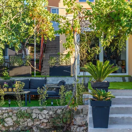 Awesome In Okrug Gornji With Wifi Holiday home Trogir
